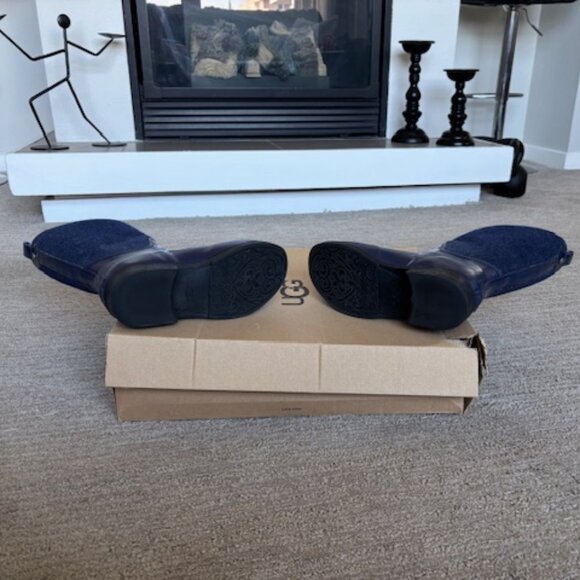 UGG Women's Reignfall Rainboots in Perfect Condition - Picture 6 of 7